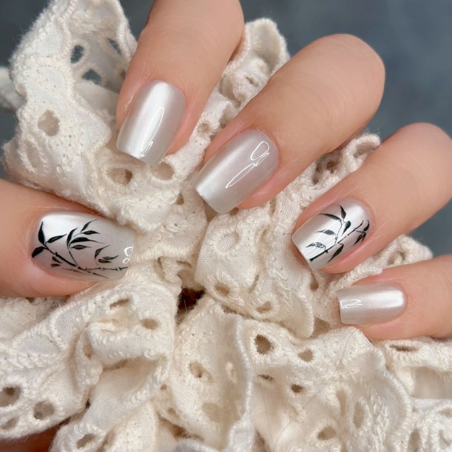 Elegante French Tip Press-On Nagelkunst Brehn