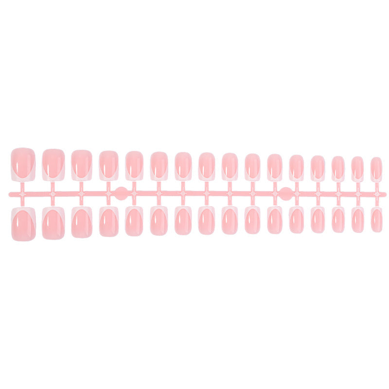 Kunstnagelset mit eleganten French-Tips und pflegenden Zubehörteilen Brehn