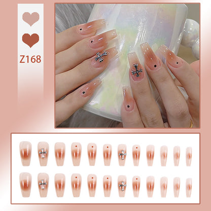 Kunstnagelset mit eleganten Glitzerverzierungen und schimmernden Akzenten Brehn