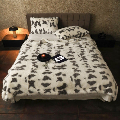 Kunstfell-Bettüberwurf mit Zebra-Muster und Zierkissen-Set