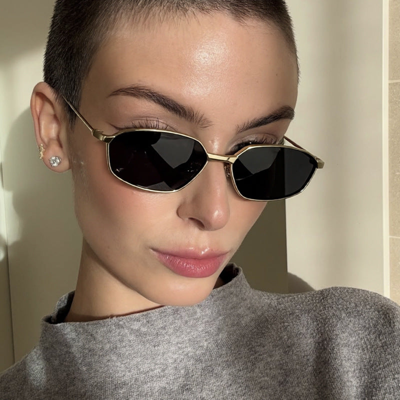 Damen geometrische Sonnenbrille mit schützendem UV-Filter und minimalistischem Metallrahmen Brehn