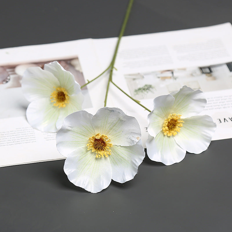 Realistische Seidenblumenstängel