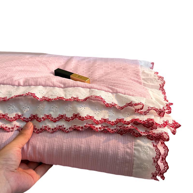 Damen Tagesdecke mit eleganten Spitzenverzierungen und feiner Baumwolloberfläche Brehn