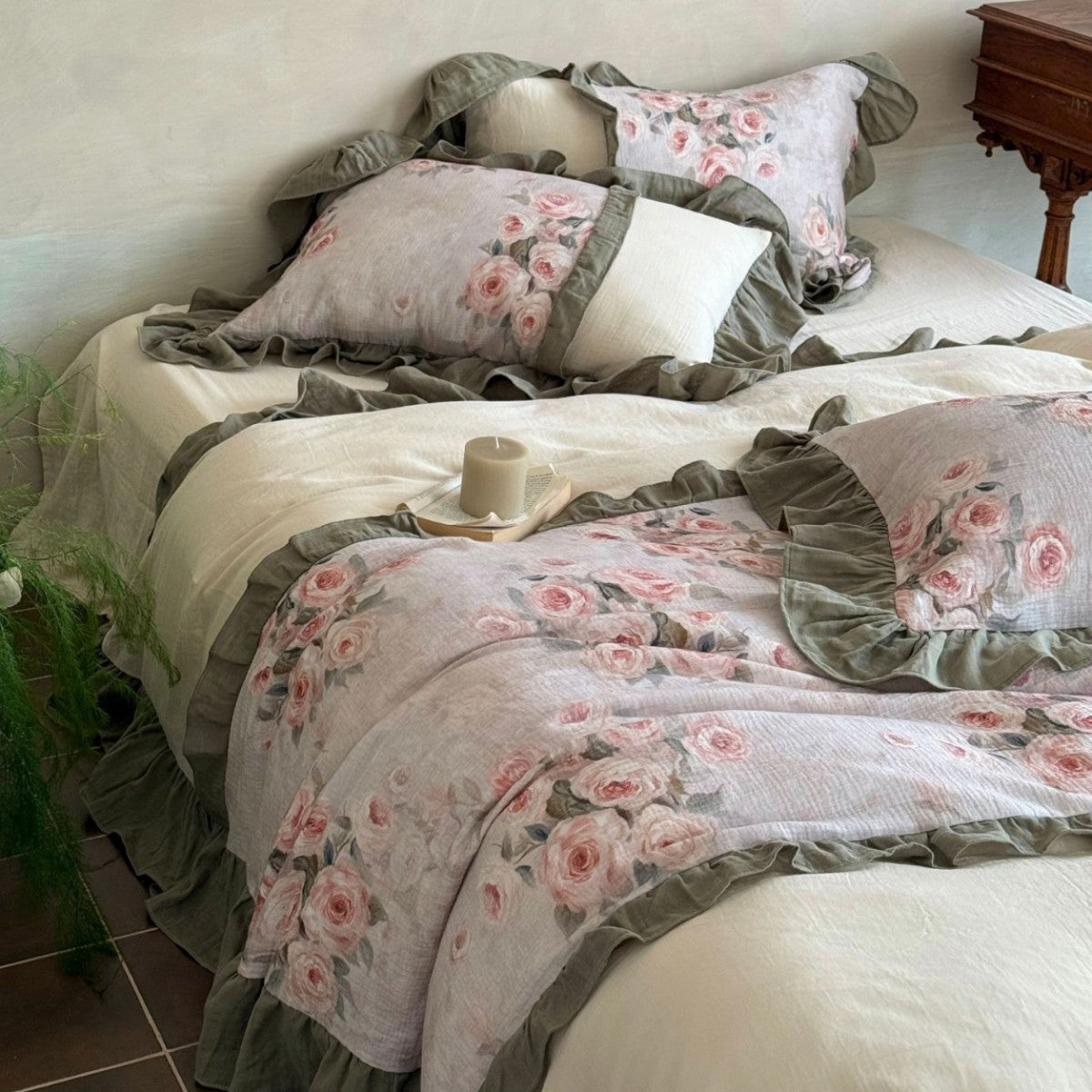 Bettwäsche-Set mit Leinenoptik, Blumenmuster und dekorativem Rüschenbesatz