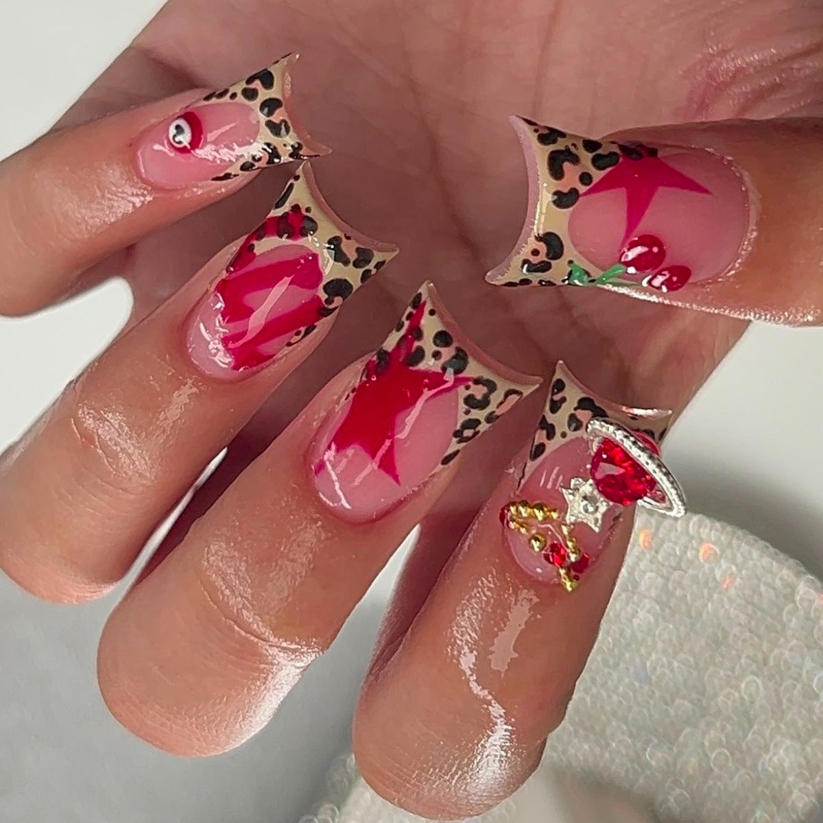 Künstlerische Leopardenmuster Press-On Nagelkunst Brehn