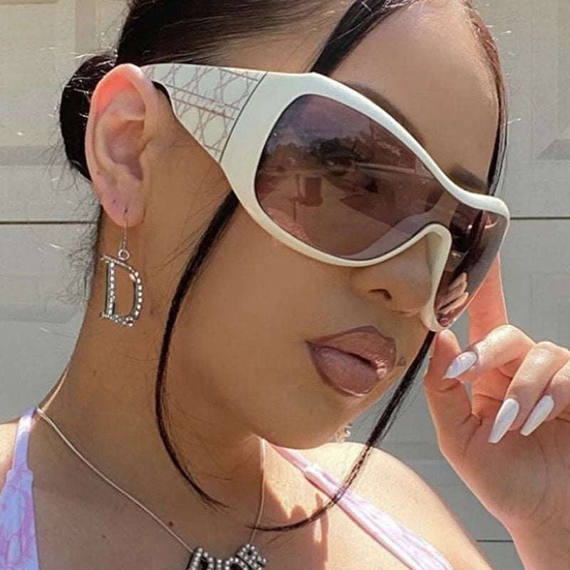 Damen Sportsonnenbrille mit breitgeschütztem Rahmen und polarisierenden Gläsern Brehn