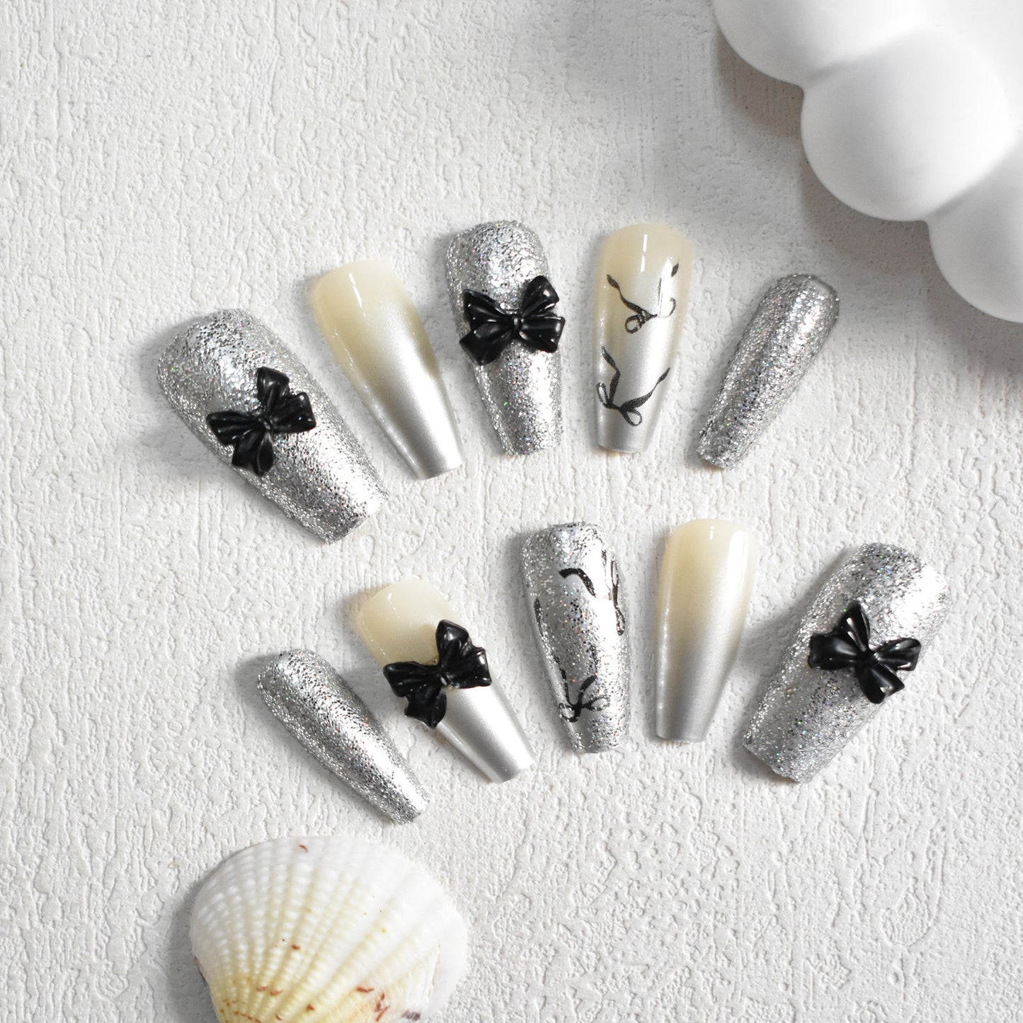 Glitzerndes Schleifen-Akzent Press-On Nagelset Brehn