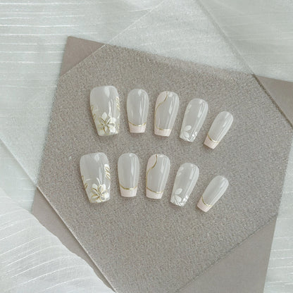 Künstlerisches Press-On Nagelkunstset mit Herz- und himmlischen Designs