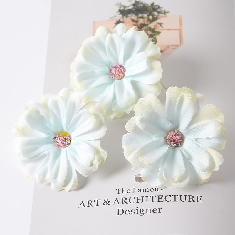 Elegante Stoffblumen-Haarklammer