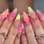 Kunstnagelset mit filigranen Blütenverzierungen und Glitzerelementen Brehn