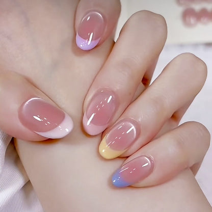 Kunstnagelset mit eleganten French-Spitzen und farblichen Akzenten Brehn