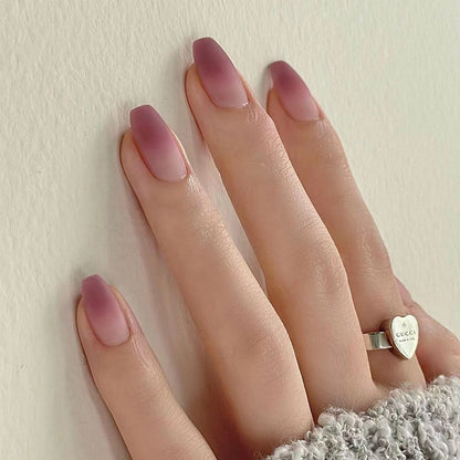 Kunstvolle Nagelverlängerungen mit mattem Ombre-Effekt Brehn