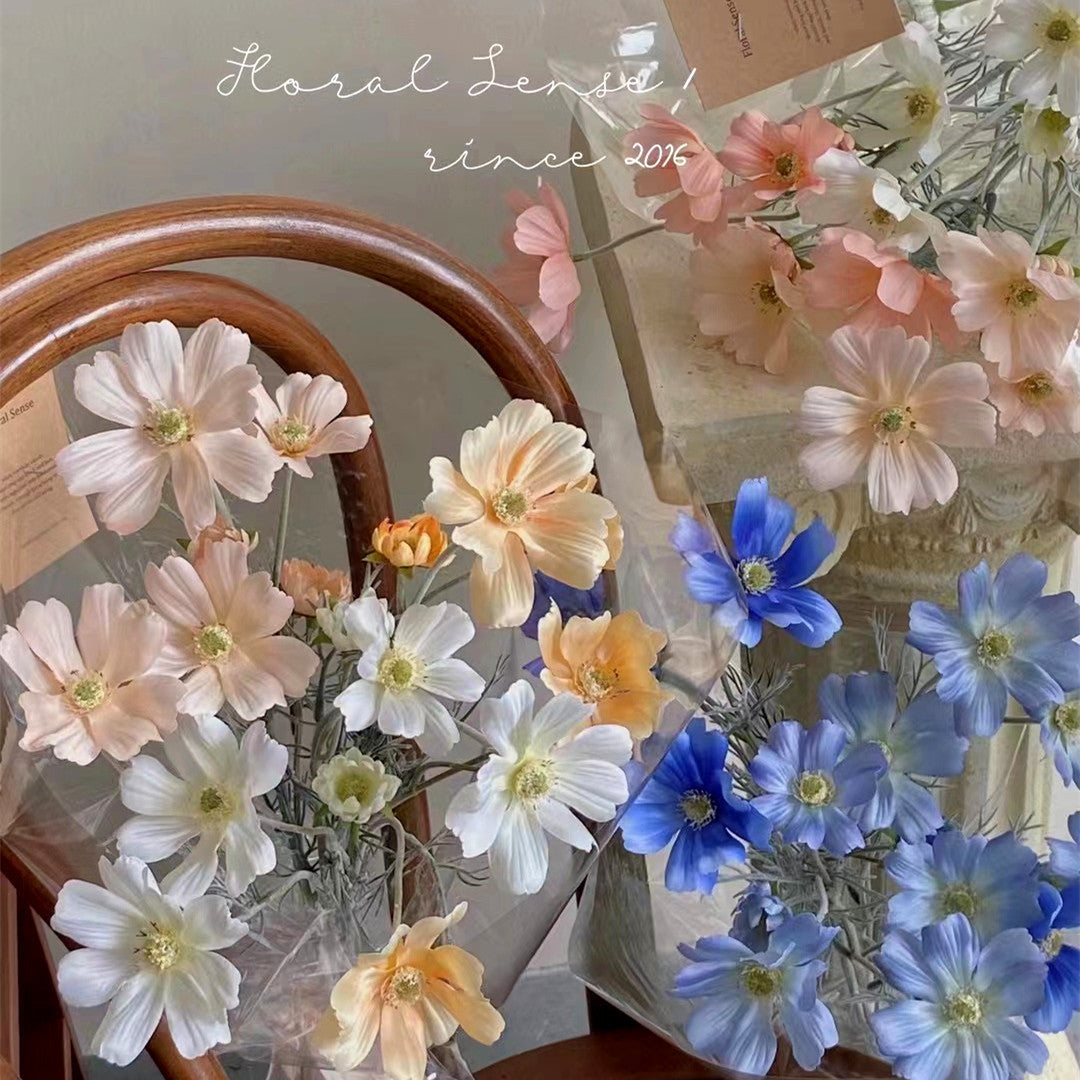 Lebensechte Buttercup-Blumenstängel