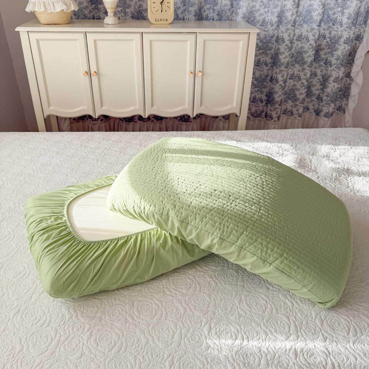 Bettwäsche-Set mit gesteppter Kissenhülle und elastischem Spannbetttuch