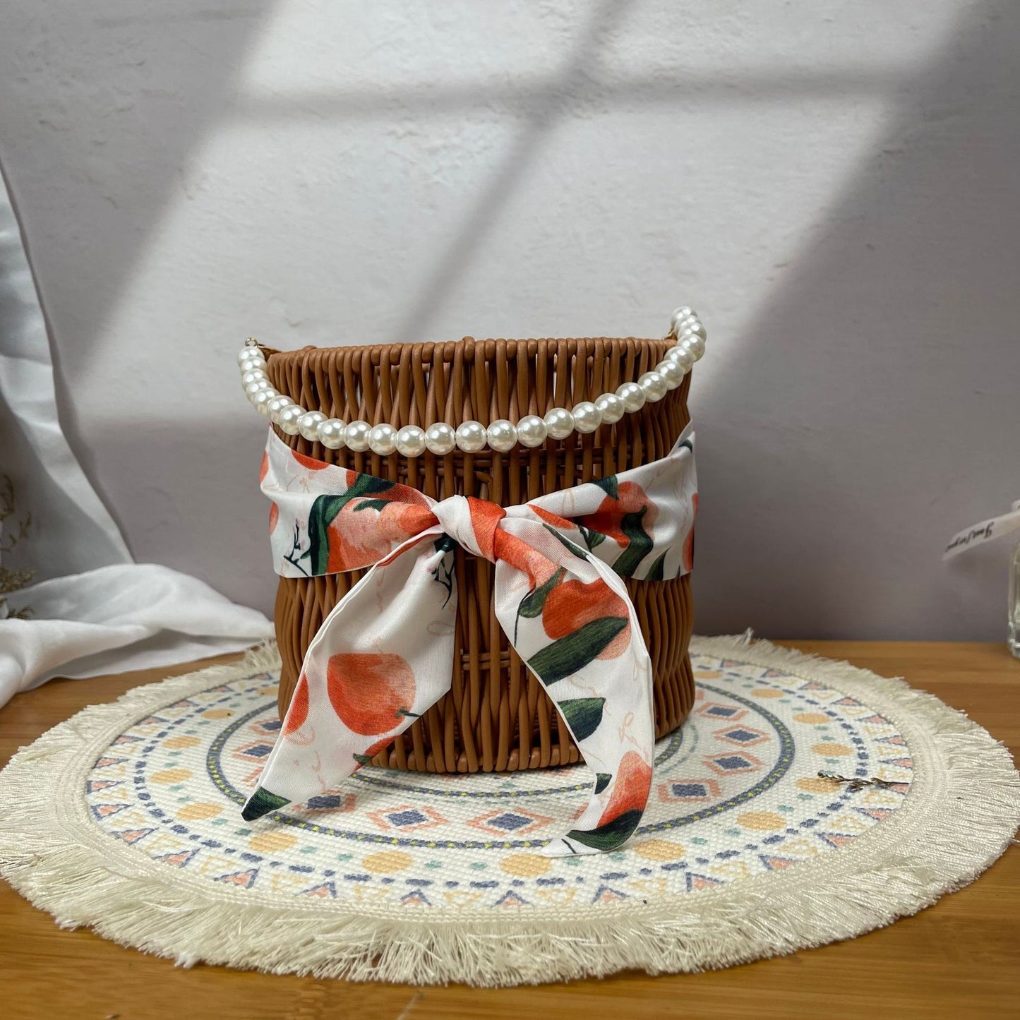 Damen modischer Rattan-Behälter mit Perlenhenkel Brehn