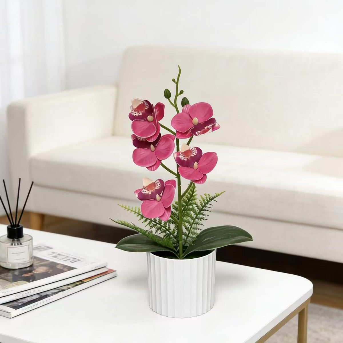 Faux Orchideen Arrangement für Innendekoration zuhause