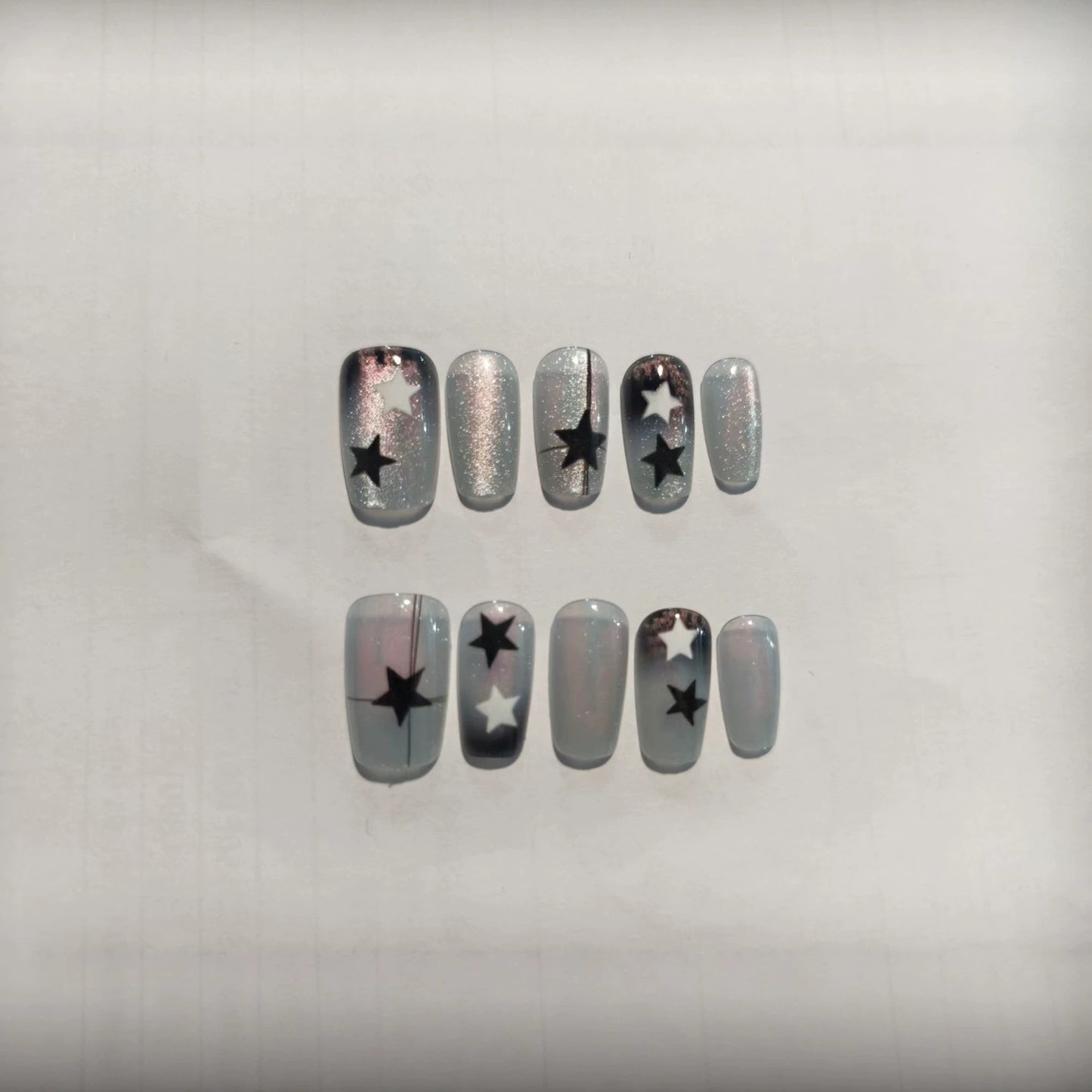 Künstlerisches Sternmuster Press-On Nagelset Brehn