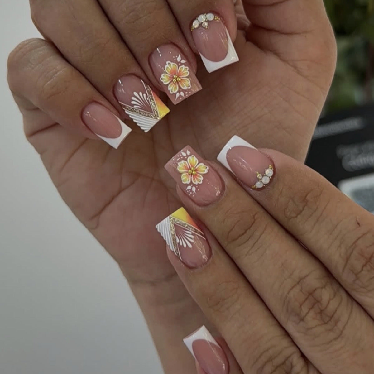 Elegante Florale Französische Spitze Nagelkunst Brehn