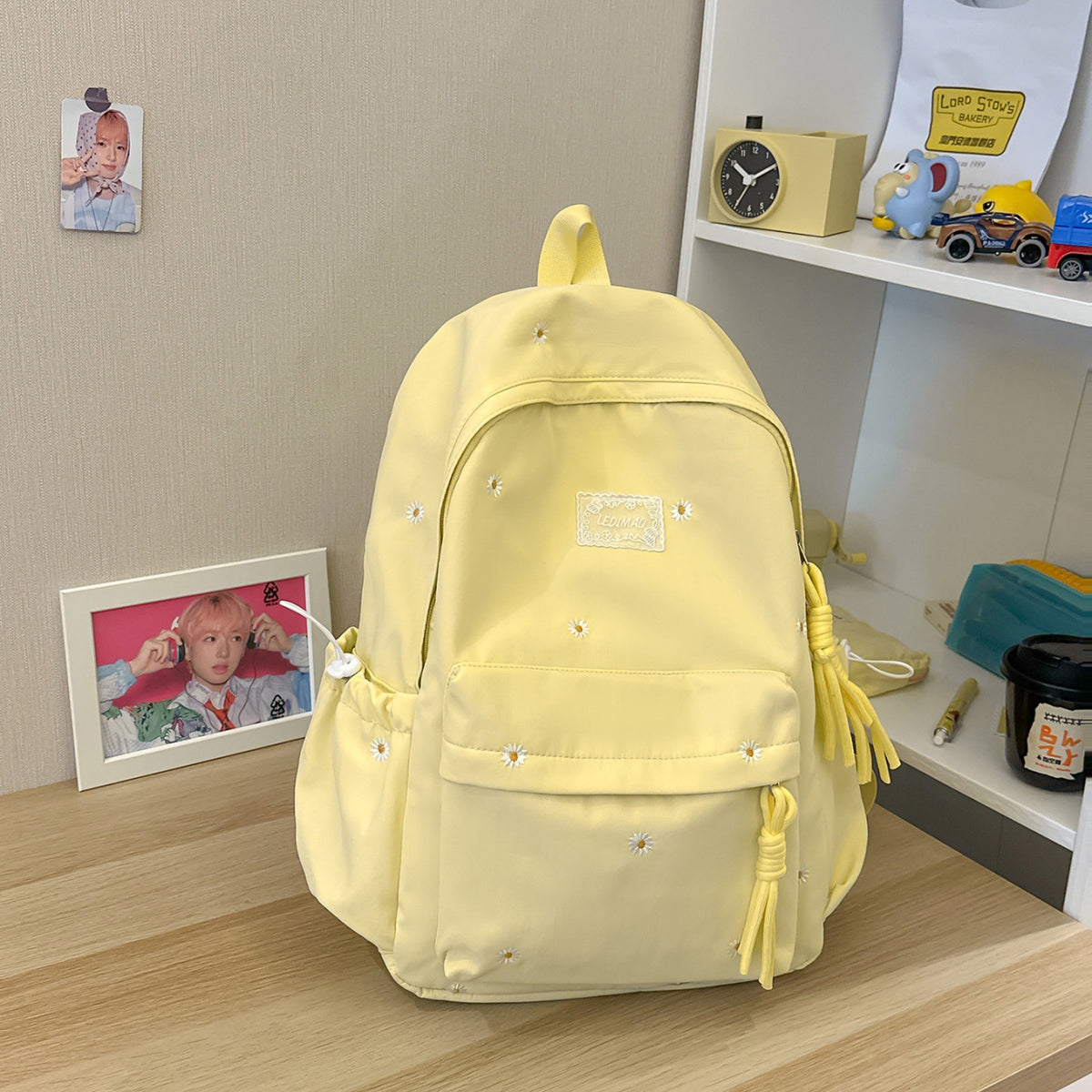 Stylischer backpack mit floralem Schmuck Brehn