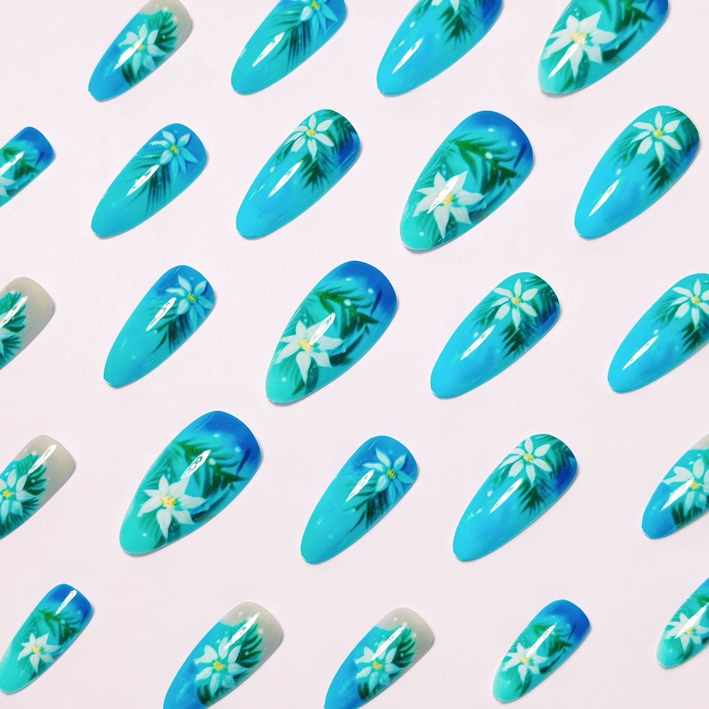 Kreative Kunstnägel mit Blühenden Blumen- und Blattdesign Brehn