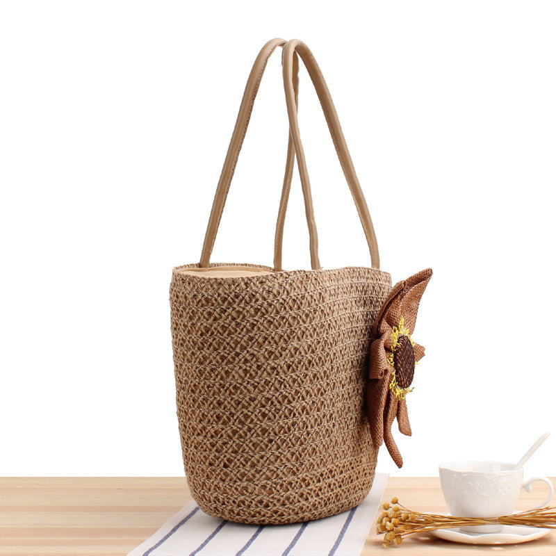 Handtasche mit Blumenapplikation Aus Natürlichem Material Brehn