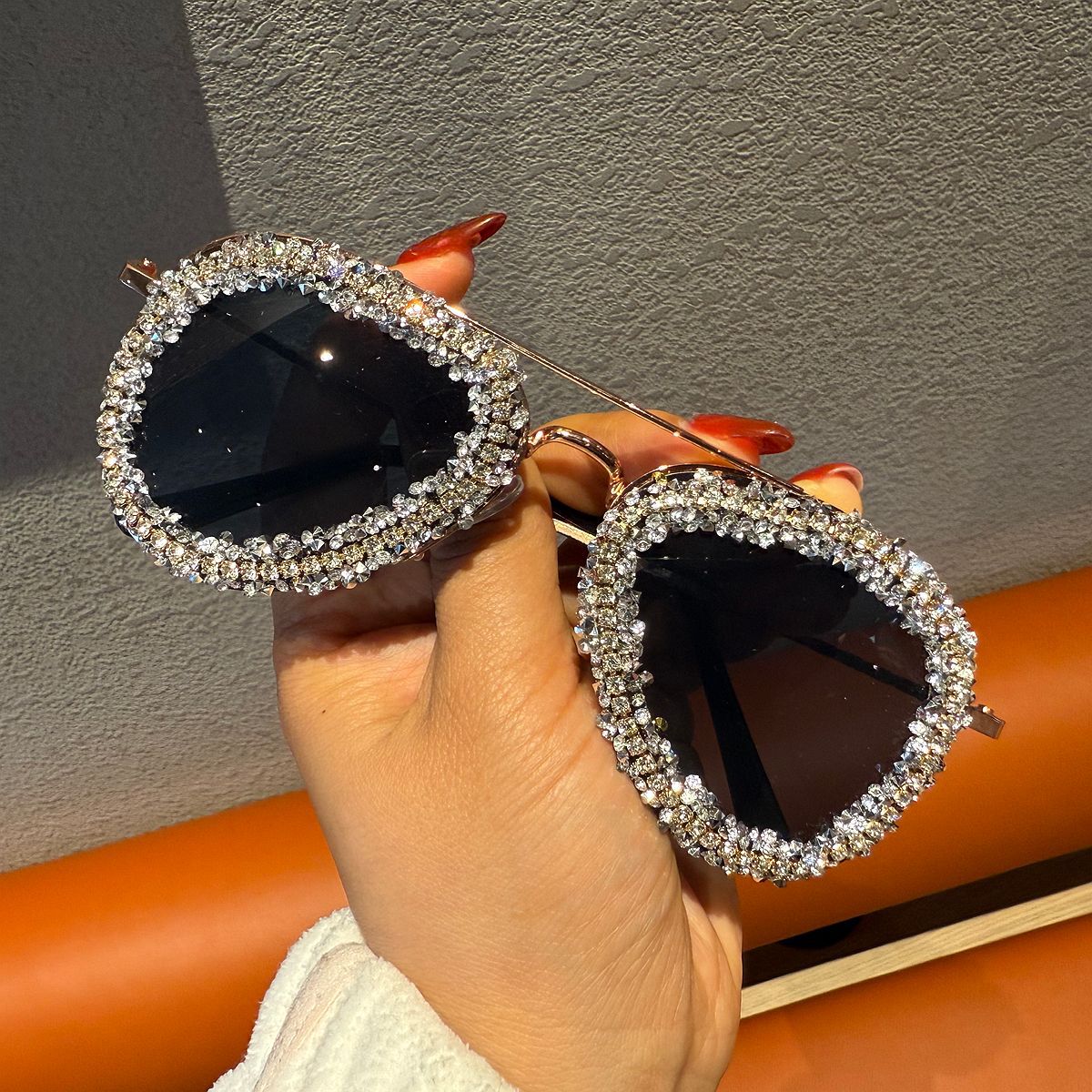 Damen Sonnenbrille mit extravagantem Strassrahmen Brehn