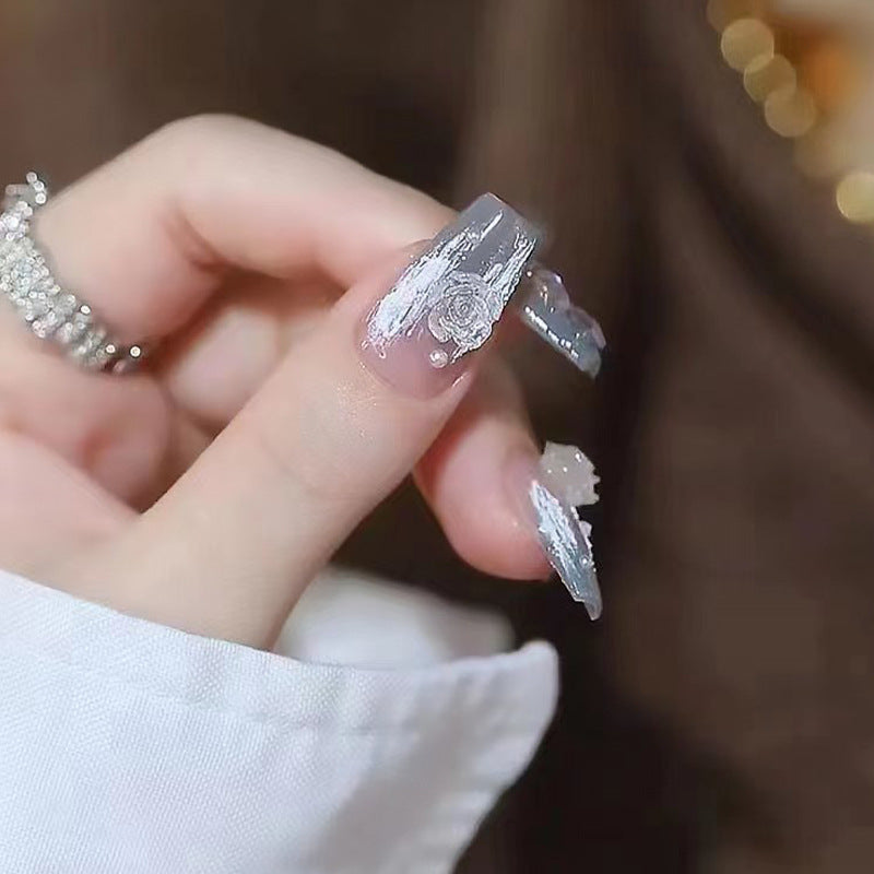 Kunstnagelset mit filigranen Rosen- und Glitzerverzierungen Brehn