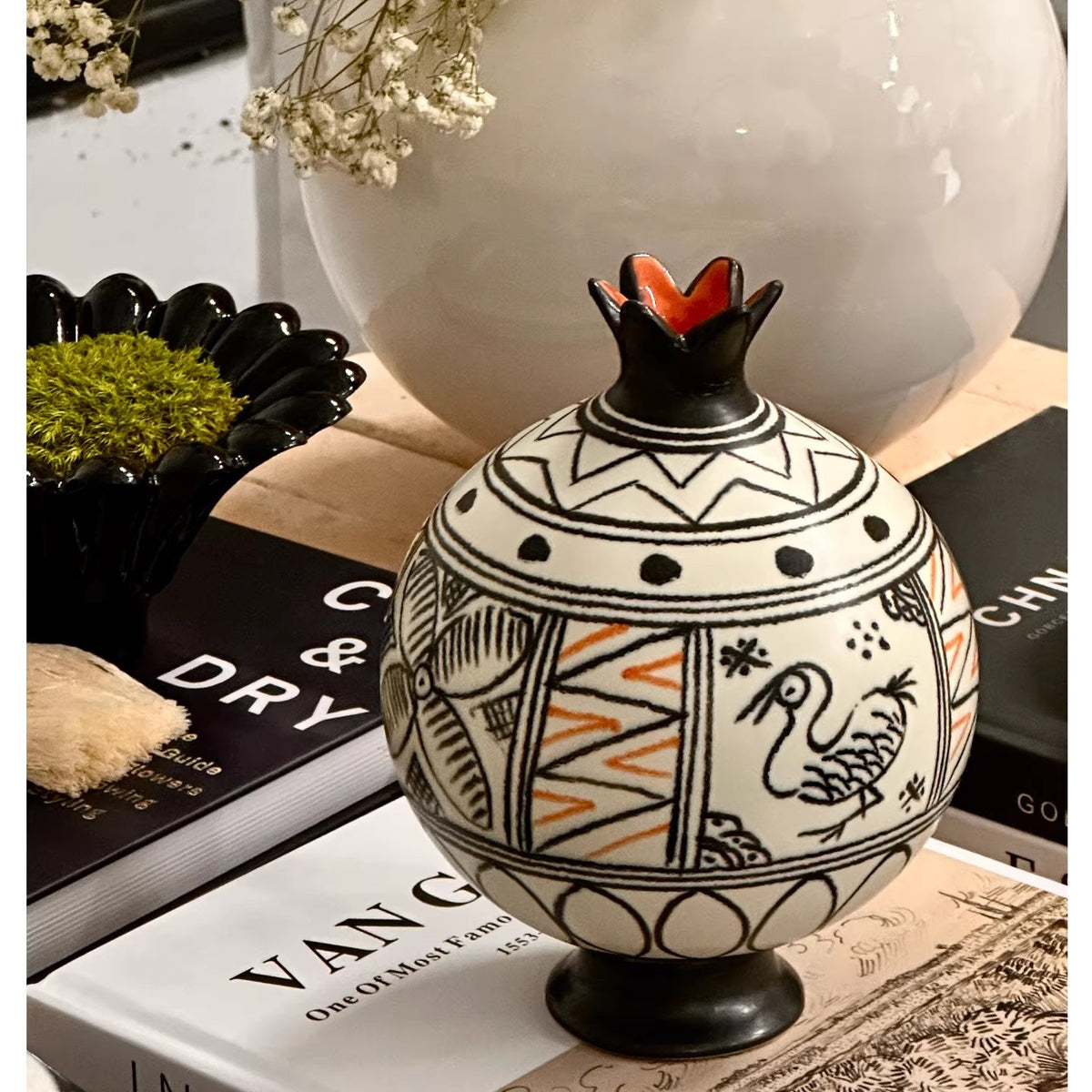 Handgefertigte dekorative von Tribal inspirierte Terrakotta-Vase