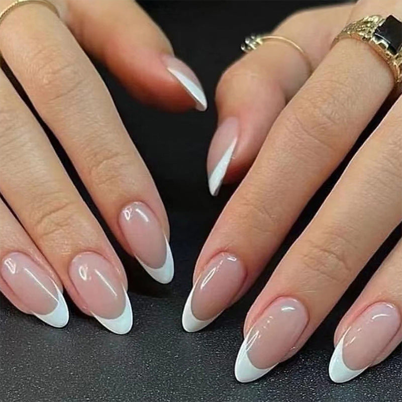 Stiletto Kunstnägel mit elegantem French Design Brehn