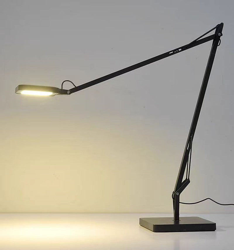 Verstellbare LED-Schreibtischlampe