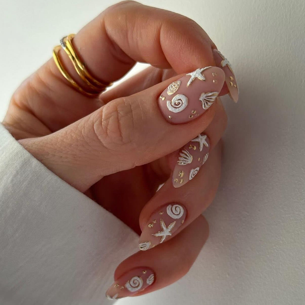 Kunstvolle Nagelgestaltung mit maritimen Motiven Brehn