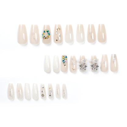 Kunstvolle Nagelverlängerungen mit eleganten Kristallverzierungen Brehn