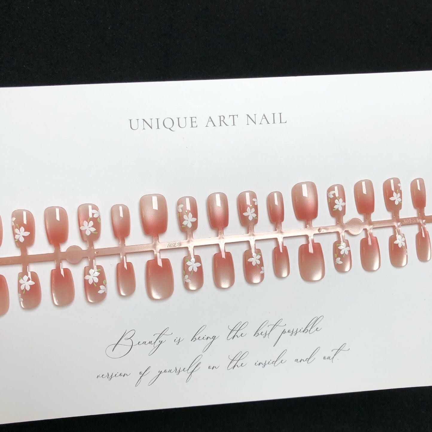 Artisan Floral Press-On Nail Set Brehn