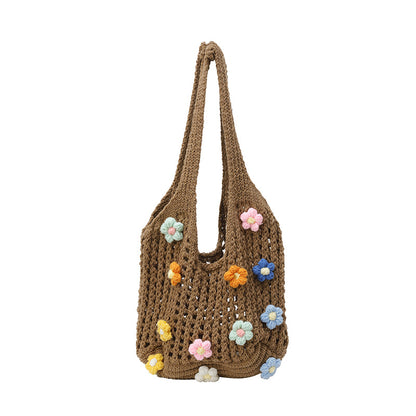 Blumenverziertes gehäkeltes Tote