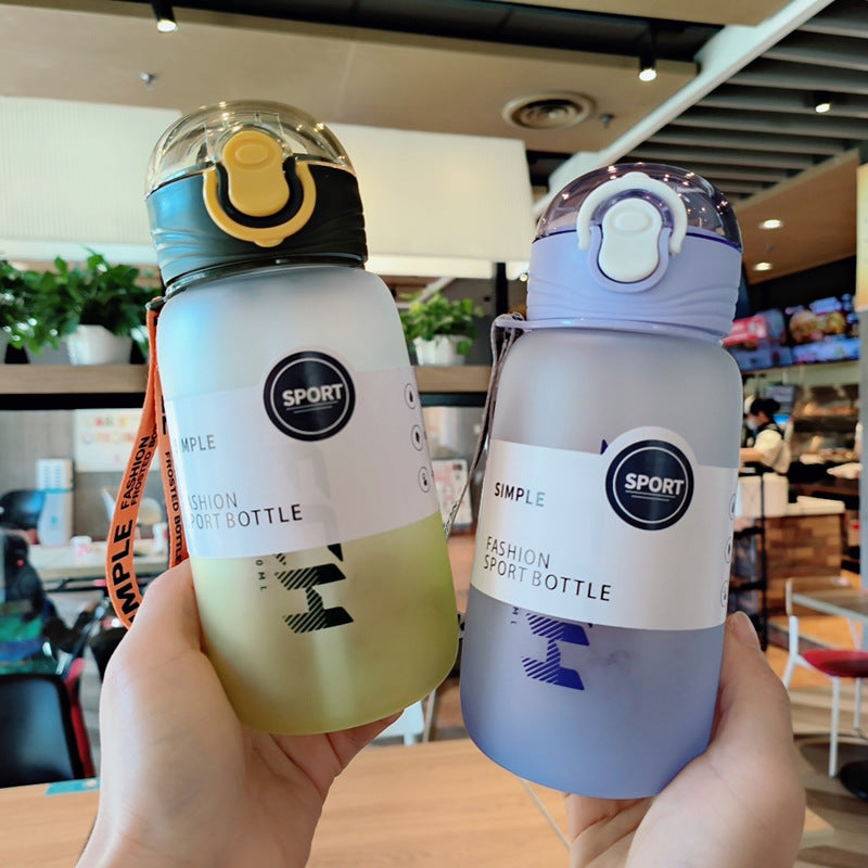 Damen Stylische Wasserflasche mit Tragelasche Brehn