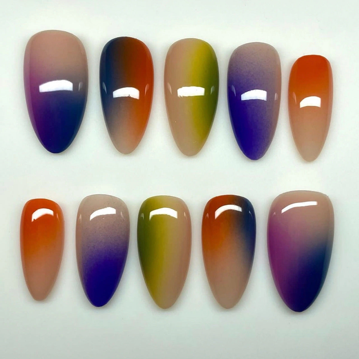 Künstliche Nagelkunst mit elegantem Farbverlauf Brehn