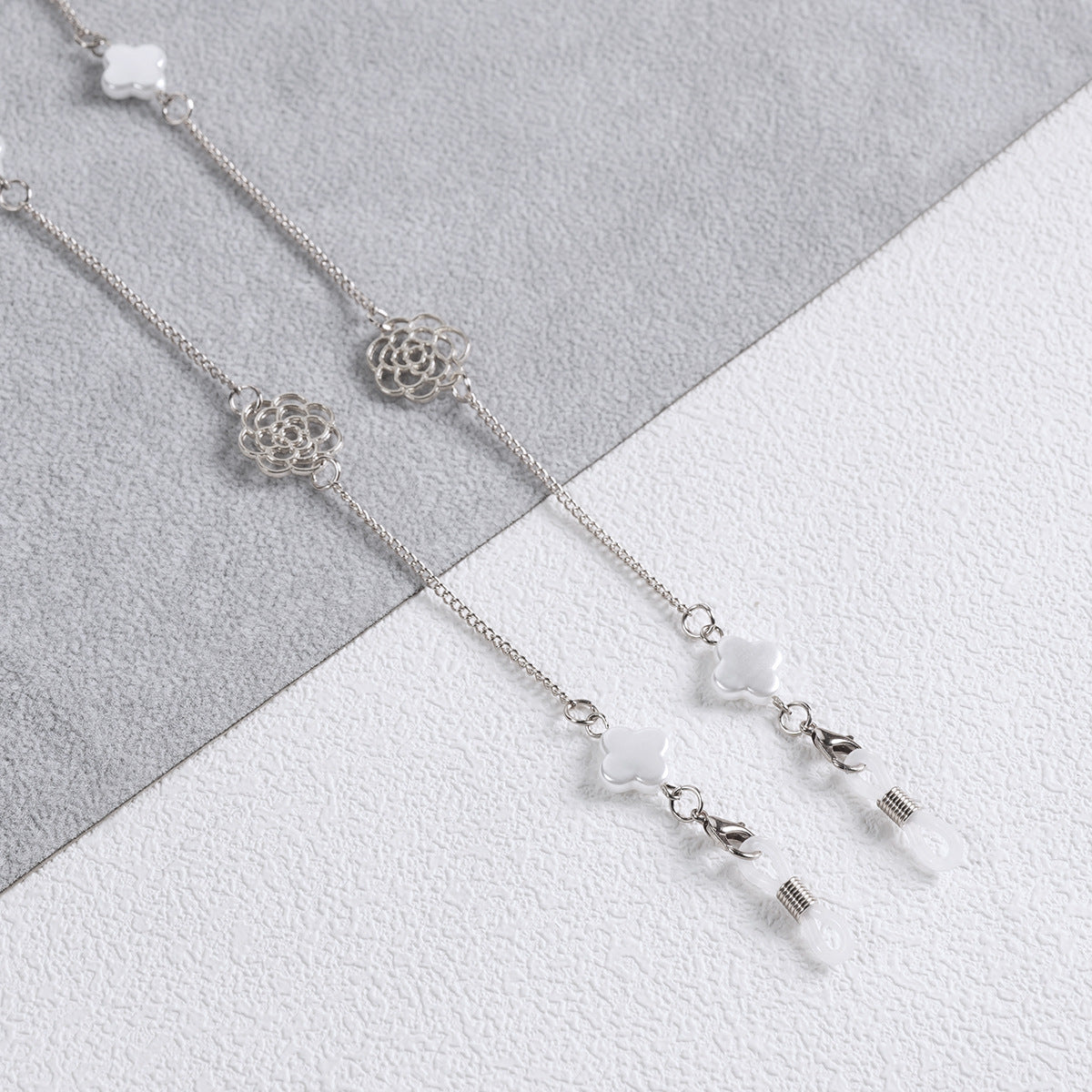 Elegante florale Tropfenohrringe Brehn