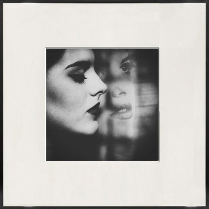 Eingerahmter Monochromer Kunstdruck