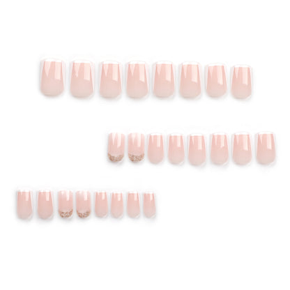 Kunstvolle Nagelverlängerungen mit französischem Design Brehn