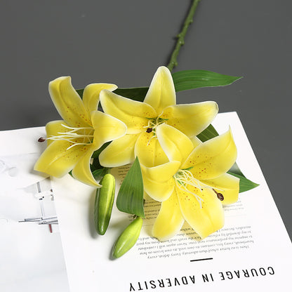 Lebensechte Lilienstängel-Anordnung