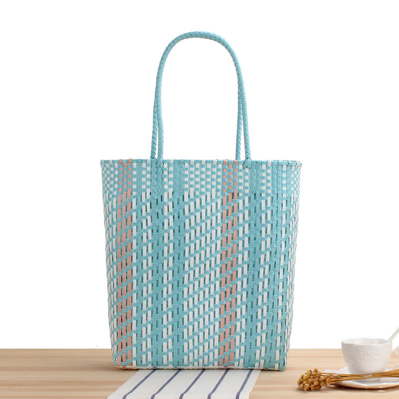 Geflochtene Tragetasche mit Farbenfrohem Design und Stabilen Griffen Brehn