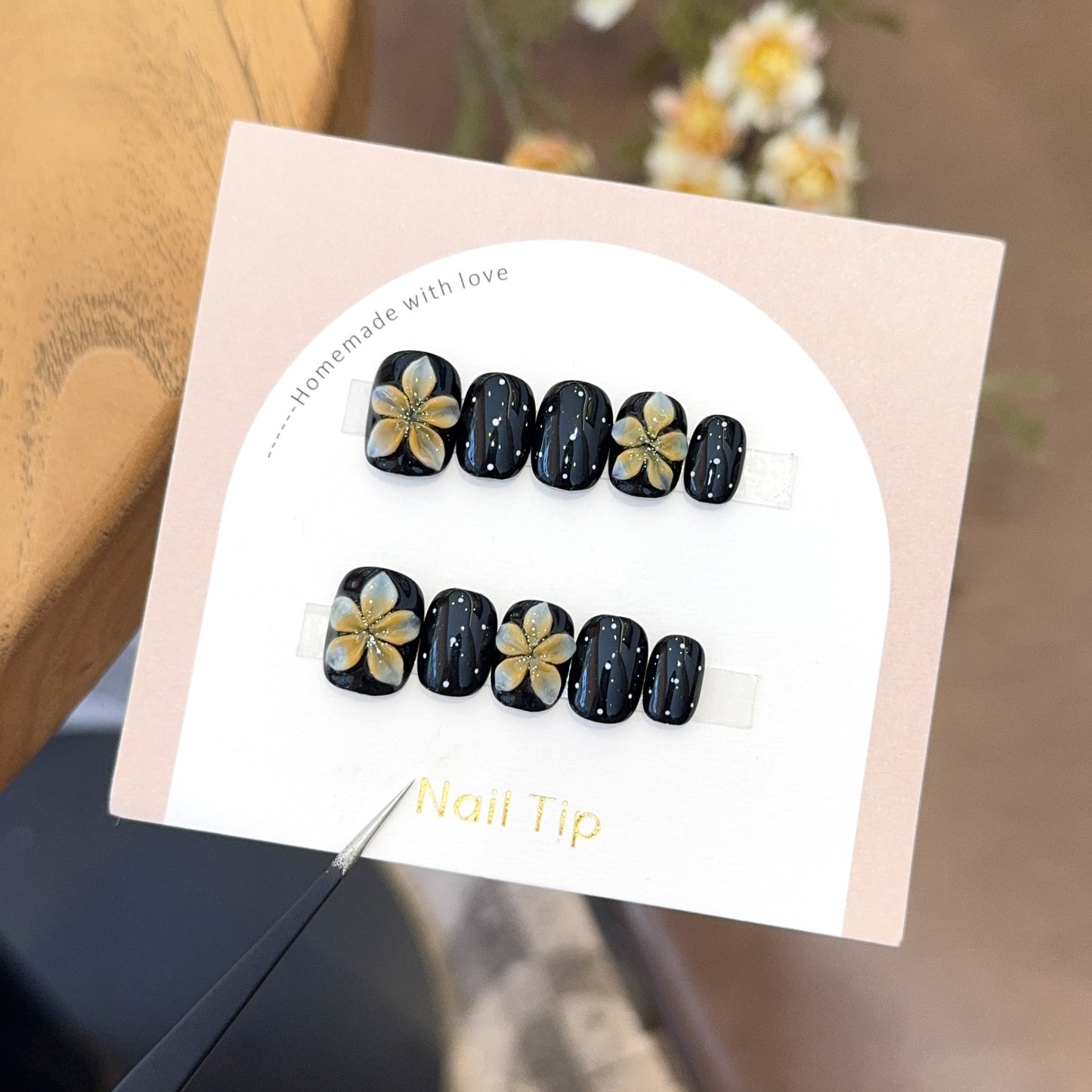 Kunstnägel mit Floralen Akzenten und Elegantem Glanz Brehn