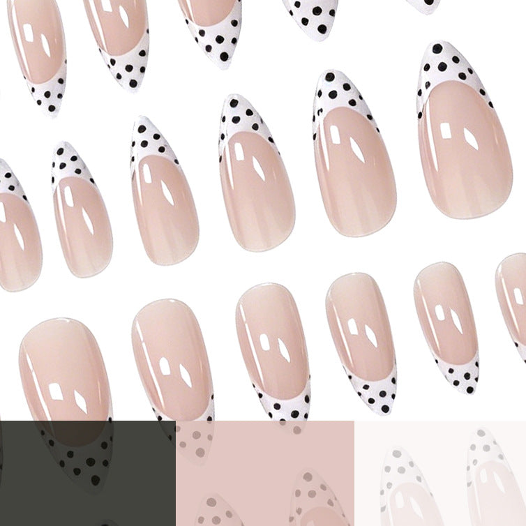 Trendige French Tip Nagelkunst Brehn