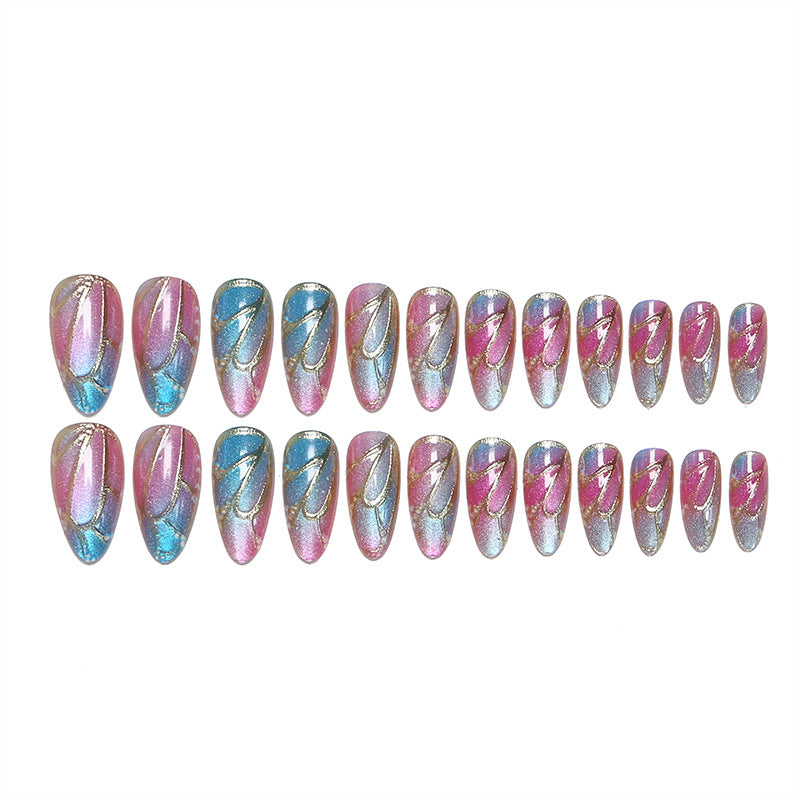 Kunstvolle Nagelspitzen mit holografischen Akzenten Brehn
