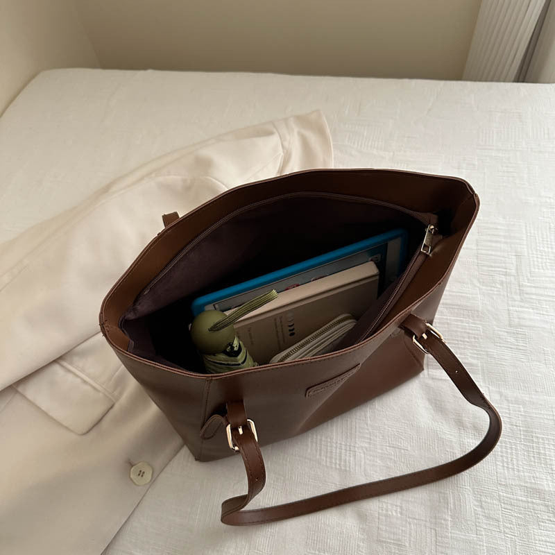 Elegante Kunstleder Tote Bag mit Schal-Detail