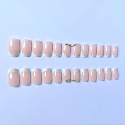 Elegantes französisches Spitzen-Nagelkunstdesign