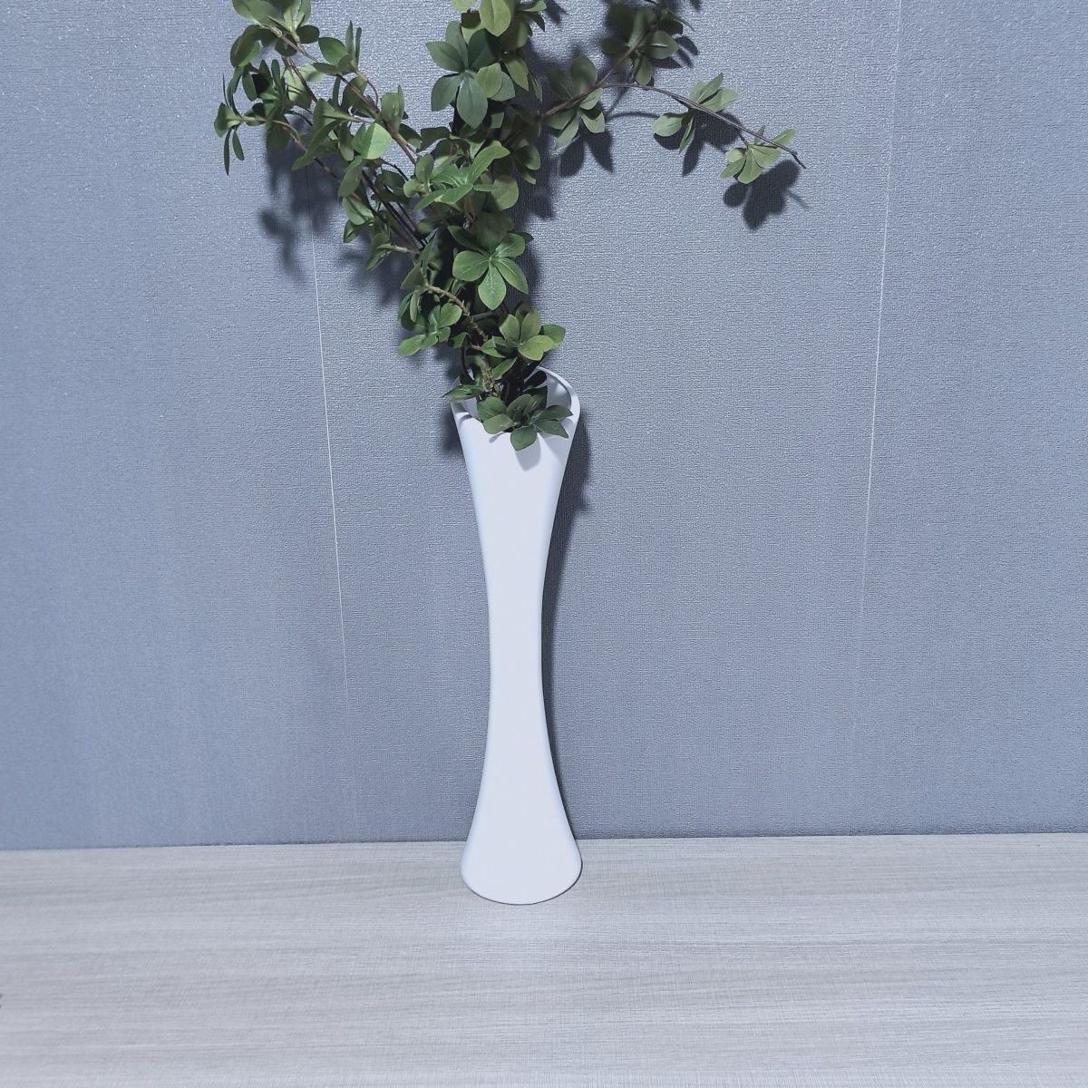Elegante skulpturale Bodenvase Brehn