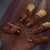 Luxus Acryl Nagelverstärkungen mit goldenen Akzenten Brehn