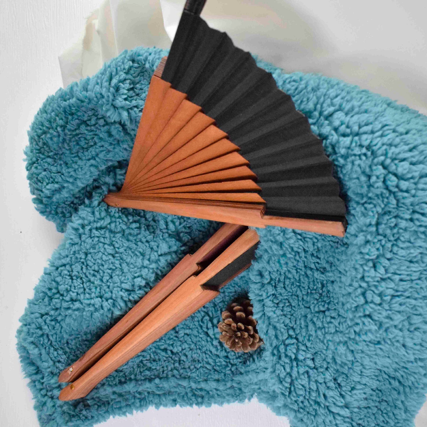 Damen eleganter Handfächer aus umweltfreundlichem Papier Brehn