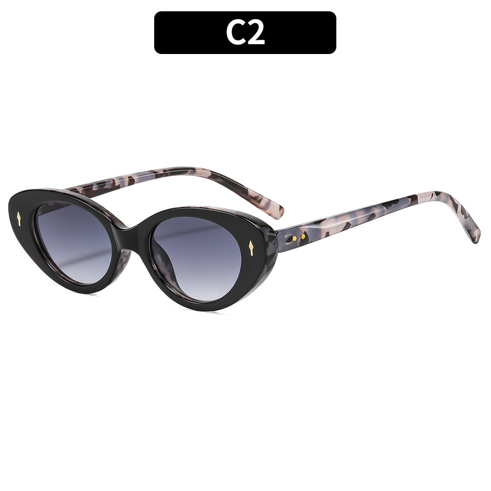 Stylische Katzenaugen-Sonnenbrille mit Verlaufslinsen